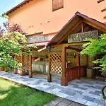 Hotel Estreya 4*