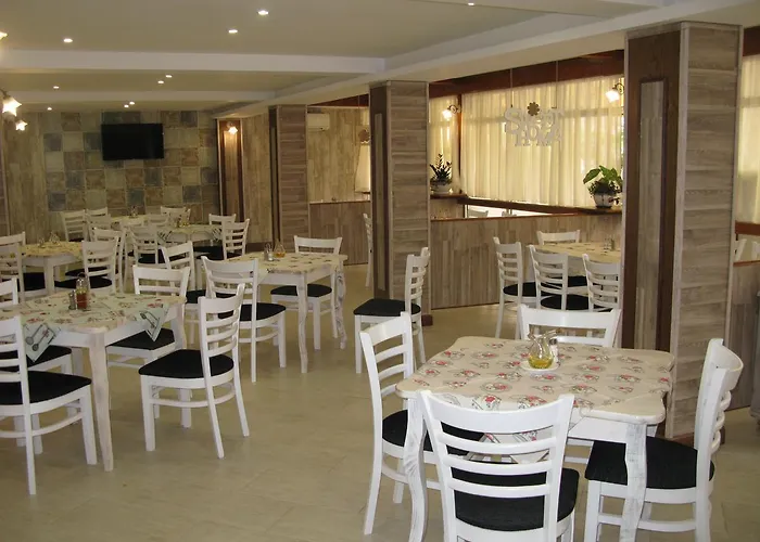 فندق Estreya And