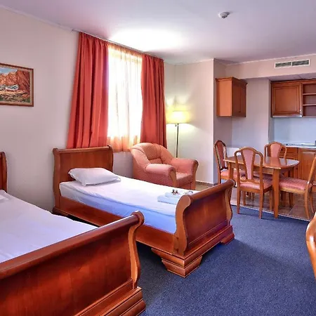 Hotel Estreya And