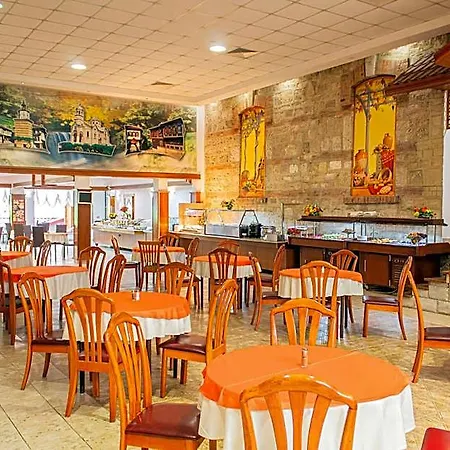 Estreya Hotel 4*