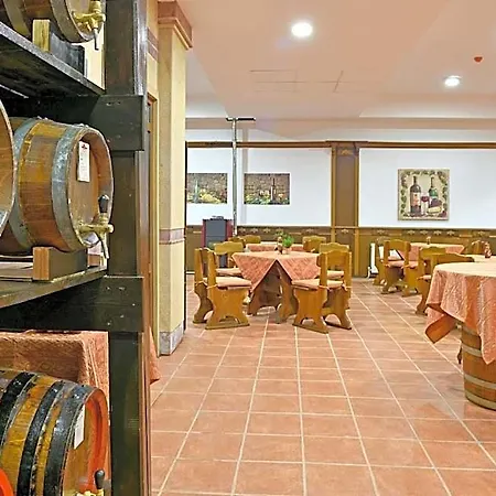 Hotel Estreya 4*
