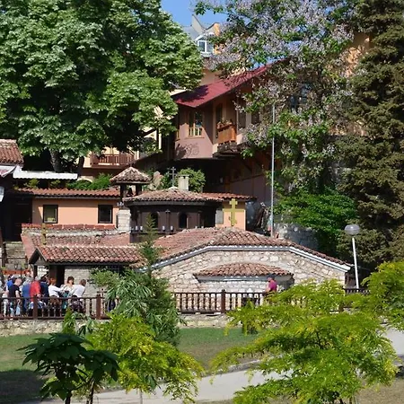 Hotel Estreya And 4*