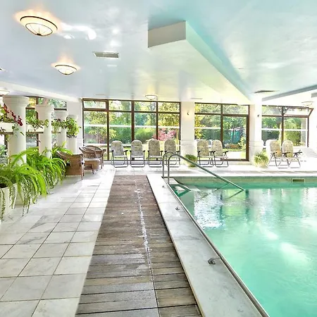 Estreya And Sf. Constantin și Elena