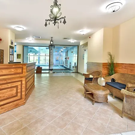 Estreya And Sf. Constantin și Elena