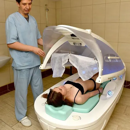 Estreya And Sf. Constantin și Elena