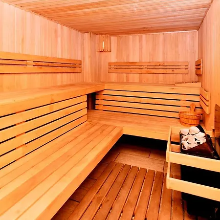 Hotel Estreya And 4*