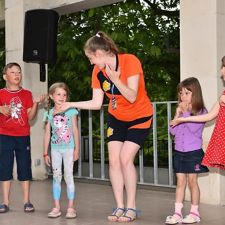 Hotel Estreya And 4*