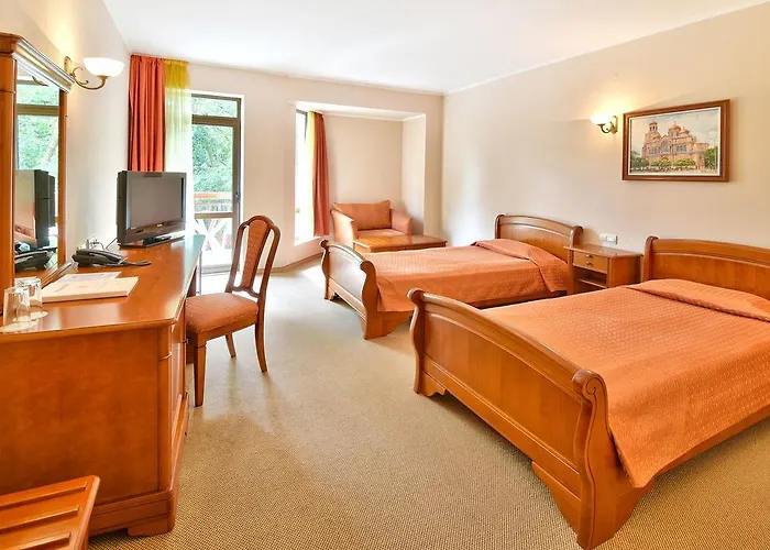 Estreya And St Constantin et Helena