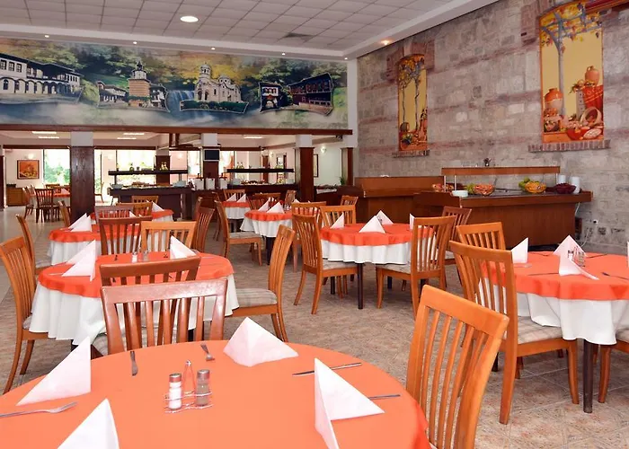 Hotel Estreya And 4*