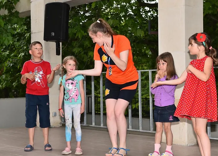 Hotel Estreya And 4*