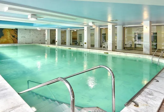 Estreya And St Constantin et Helena