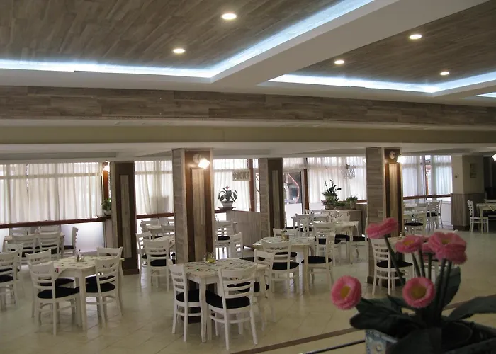 Estreya And St Constantin et Helena