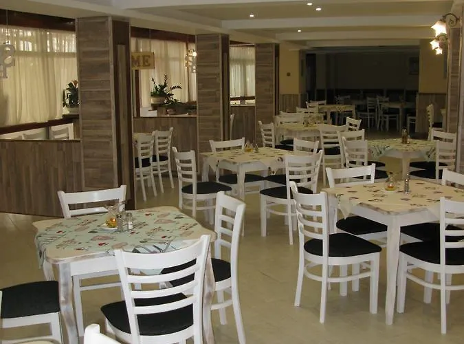 Hotel Estreya And 4*